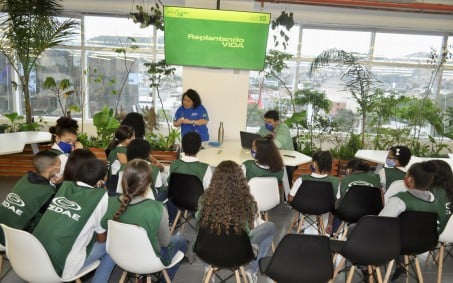 Alunos de Nova Iguaçu participam de ação de conscientização ambiental
