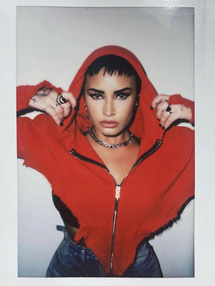 Demi Lovato alcançou a marca de 1 bilhão de streams no Spotify com a música "Sorry Not Sorry"