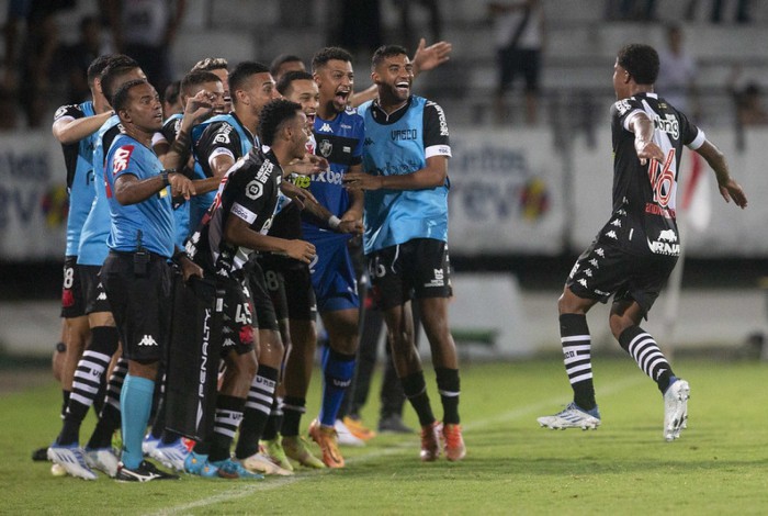 Andrey Santos comemora seu primeiro gol pelo time profissional do Vasco