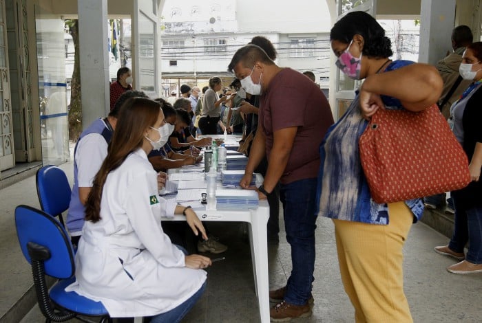 Testagem e vacinação com o aumento de casos de Covid-19 na cidade do Rio de Janeiro