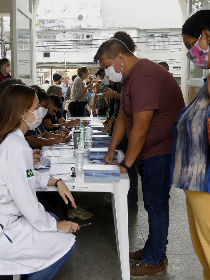 Testagem e vacina&ccedil;&atilde;o com o aumento de casos de Covid-19 na cidade do Rio de Janeiro