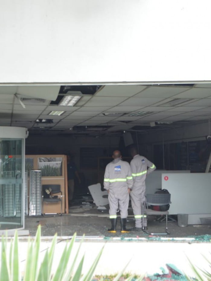 Agência do Santander teve o cofre explodido e todo dinheiro levado