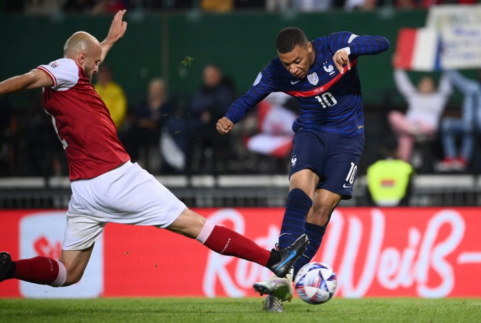 Mbappé marcou o gol de empate da França contra a Áustria