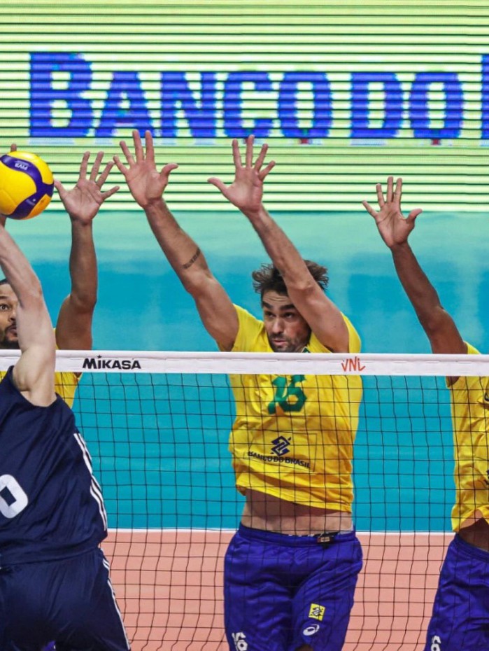 Seleção brasileira de vôlei masculino em ação diante da China pela Liga das Nações