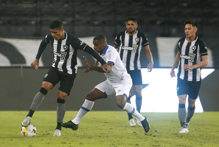 Vinicius Lopes. Botafogo x Avai pelo Campeonato Brasileiro no Estadio Nilton Santos. 13 de Juho de 2022, Rio de Janeiro, RJ, Brasil. Foto: Vitor Silva/Botafogo. 
Imagem protegida pela Lei do Direito Autoral Nº 9.610, DE 19 DE FEVEREIRO DE 1998. Sendo proibido qualquer uso comercial, remunerado e manipulacao/alteracao da obra.
