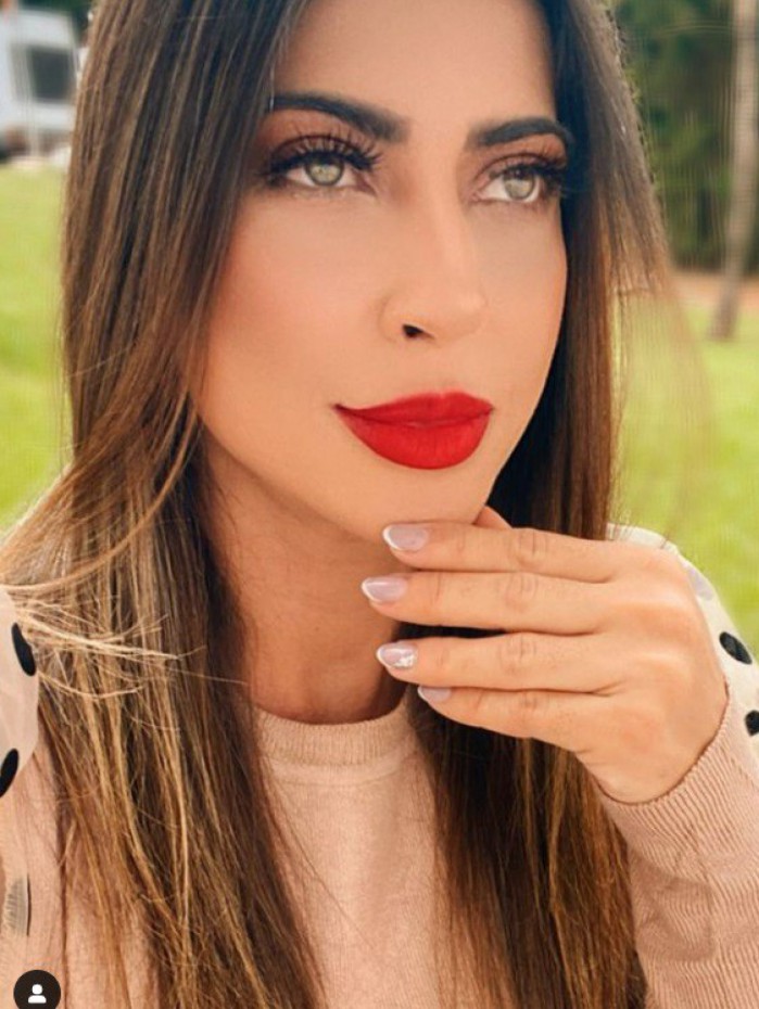 Priscila Pires revela que está grávida de gêmeas 