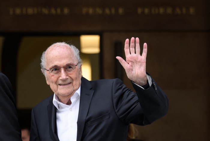 Ex-presidente da Fifa, Joseph Blatter compareceu ao Tribunal Penal Federal de Bellinzona, na Suíça