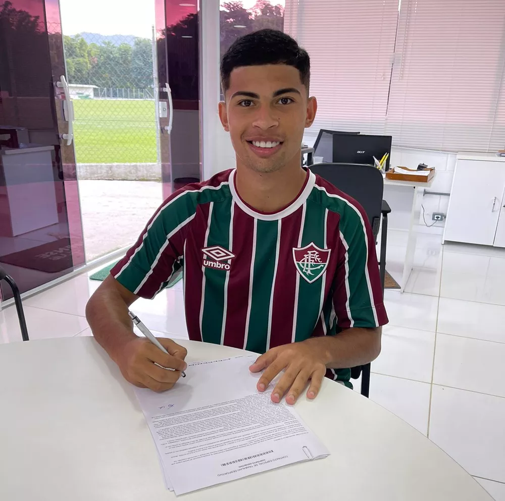 Kevyn Reis assinou com o Fluminense até maio de 2027