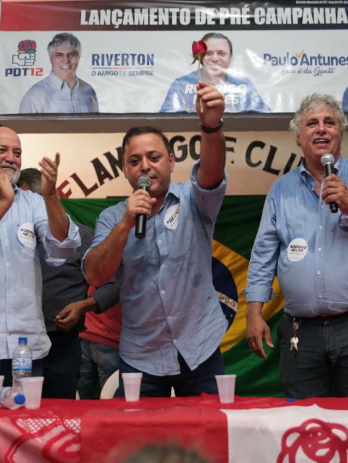 Entre Paulo Antunes, Riverton e Bagueira, o pr&eacute;-candidato ao Pal&aacute;cio Guanabara, Rodrigo Neves, falou em grande encontro.