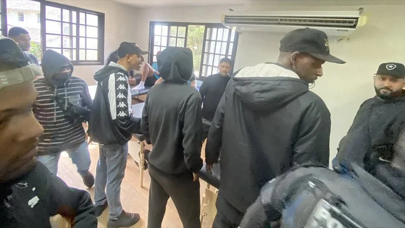 Membros de organizada do Botafogo invadiram CT para cobrar jogadores