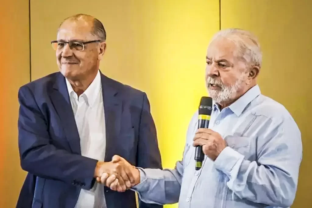 Alckmin vem como vice-presidente de Luiz Inácio Lula da Silva (PT)