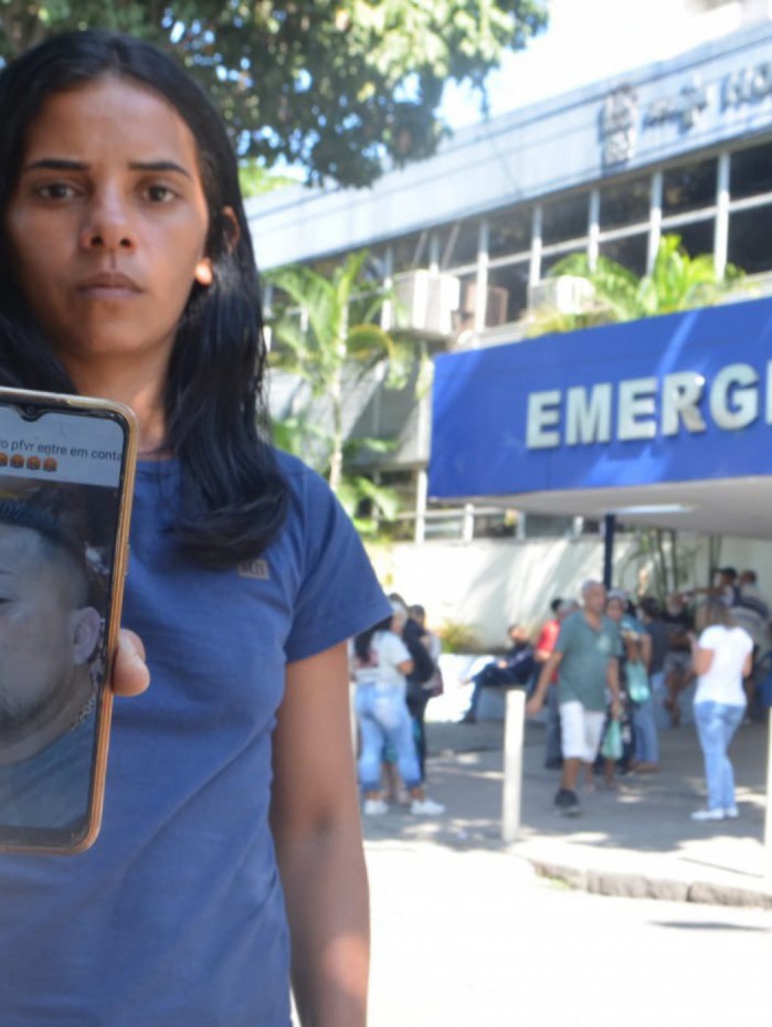 Laís Maria da Silva, de 26 anos, irmã de Nathalia, mostra a foto de Joilson, no celular, e diz que espera por justiça