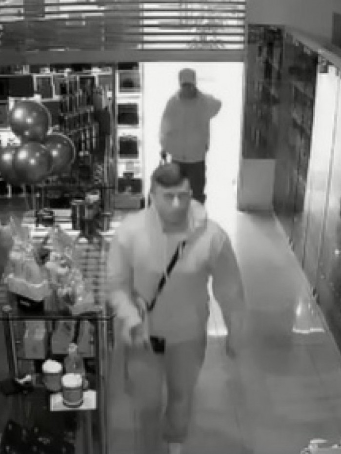 Bandidos invadem loja em shopping e levam R$ 170 mil em mercadorias - Reprodução