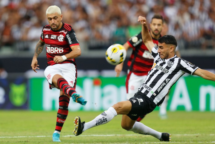 Arrascaeta teve um jogo ruim pelo Flamengo diante do Atlético-MG