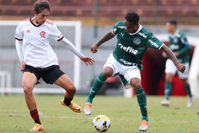 No Canindé, o Flamengo venceu o Palmeiras por 3 a 1 no Campeonato Brasileiro Sub-20