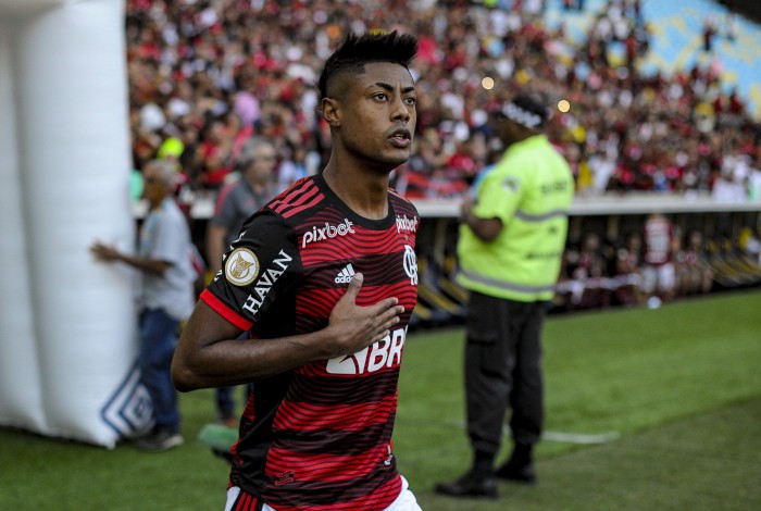 Bruno Henrique desfalcará o Flamengo por até 12 meses