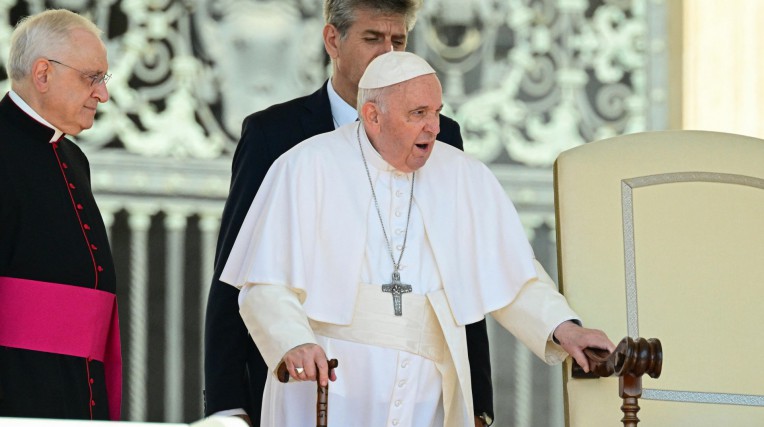 Debilitado, Papa Francisco gera preocupação e especulações sobre o futuro | Mundo e Ciência | O Dia