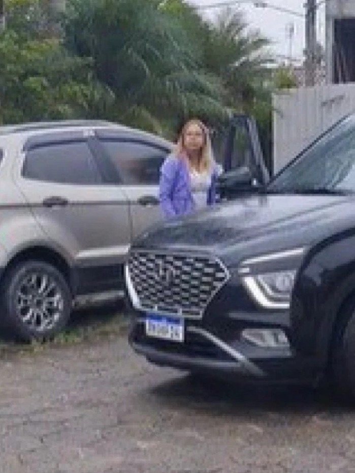 Defensora p&uacute;blica aposentada &eacute; acusada de inj&uacute;ria racial ap&oacute;s chamar entregadores de 'macacos'
