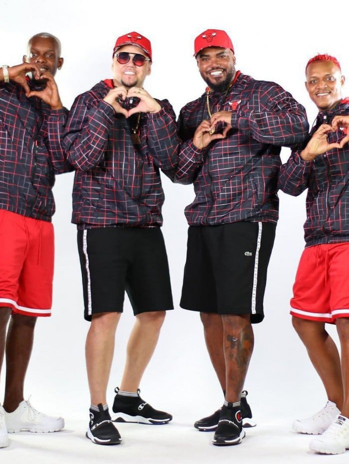 O grupo Os Hawaianos se tornou a sensação do momento com o hit 'Desenrola, bate, joga de ladin', em parceria com L7nnon
