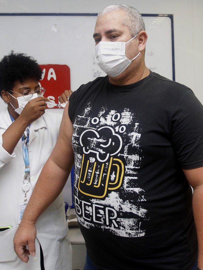 Rio amplia segunda dose de reforço da covid-19 para quem tem 35 anos ou mais