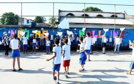 Alunos da educação especial de Nova Iguaçu participam de ação contra o bullying
