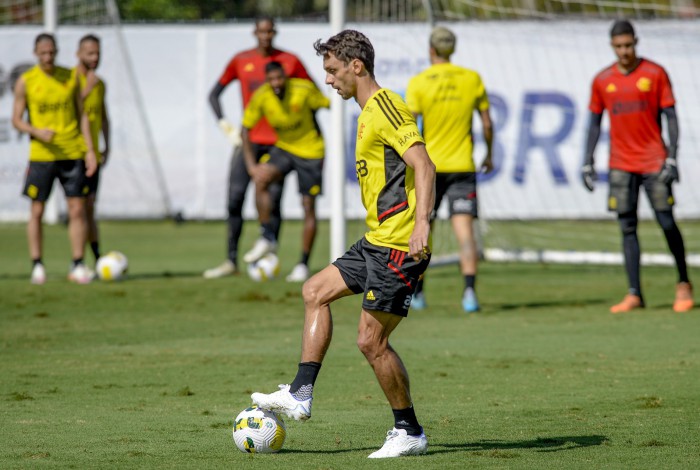 Rodrigo Caio pediu o apoio da torcida do Flamengo
