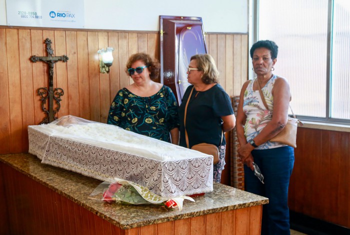 Corpo de Marilu Bueno foi velado por amigos, fãs e familiares nesta quinta-feira, na Zona Sul do Rio