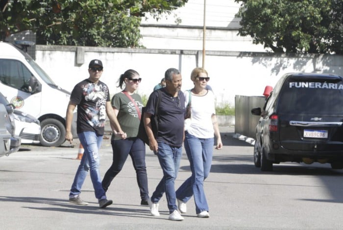 Familiares de Lucas chegaram por volta de 10:30h ao IML para reconhecimento e liberação do corpo