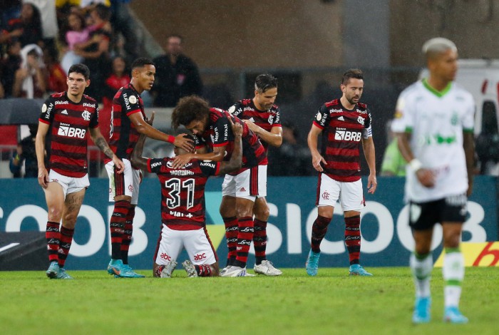 Marinho comemora o seu segundo gol com a camisa do Flamengo