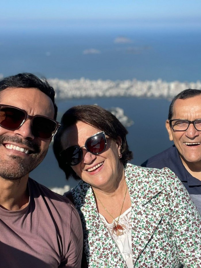 Felipe Coelho levou os pais, Osélia e Geraldo Coelho, pra passear no Rio