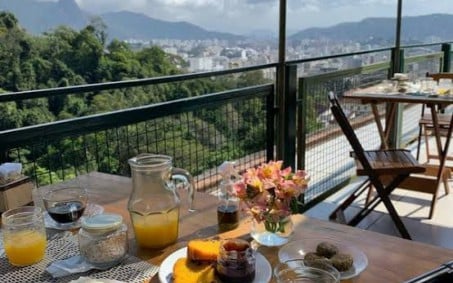Café da manhã na Tijuca com vista única!