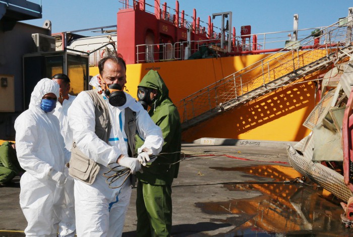 Técnicos forenses verificam local onde ocorreu um vazamento de gás na Jordânia