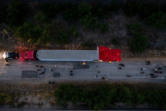 Caminhão é encontrado com 46 migrantes mortos