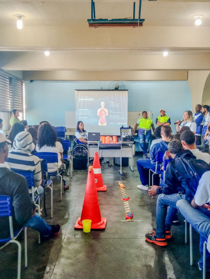 Cuidados no trânsito são abordados com alunos de Mesquita