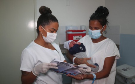 Maternidade de Nova Iguaçu aplica vacina BCG em recém-nascidos