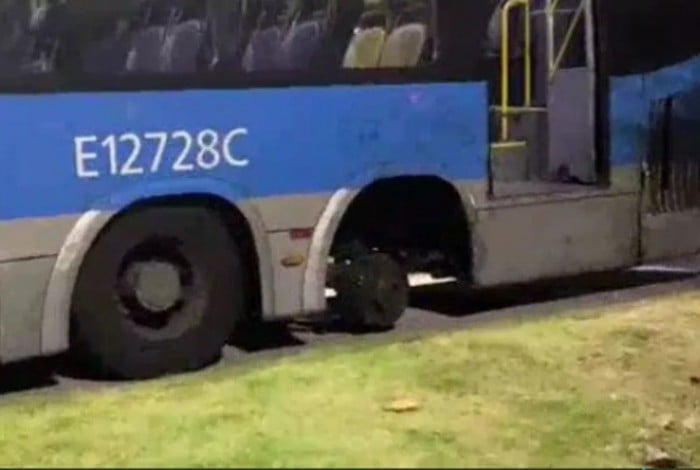 Roda de BRT se solta e atinge dois homens na Zona Oeste do Rio