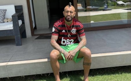 Flamengo encaminha contratação de volante Vidal