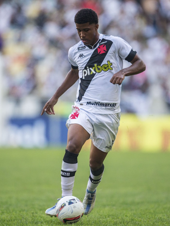 Andrey Santos foi eleito o melhor em campo em Vasco e Sport