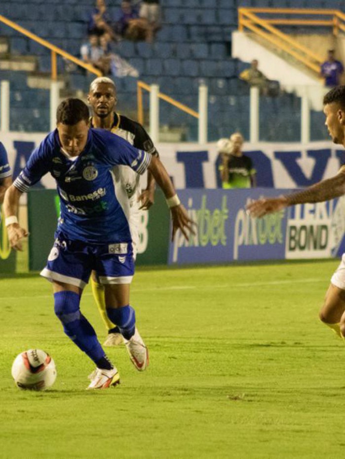 Voltaço é derrotado fora de casa