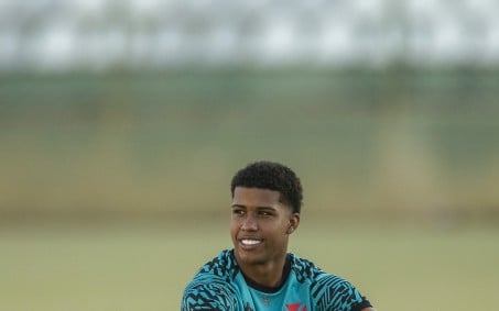 Vasco encaminha venda de Andrey Santos para gigante inglês