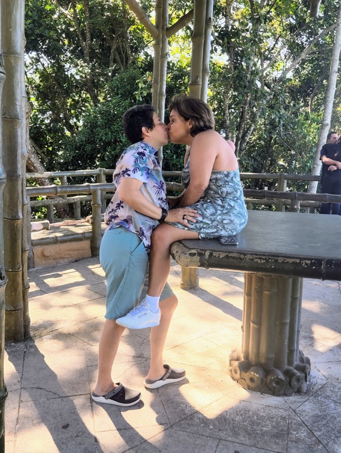Claudia Rodrigues e Adriane Bonato passeiam pela Vista Chinesa no Rio