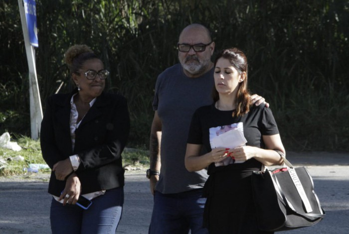 Daiana Rangel, filha dos idosos mortos a marretadas em São Gonçalo, no IML de Tribobó