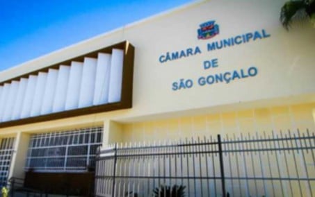 Câmara de São Gonçalo paga primeira parcela do 13º aos seus servidores