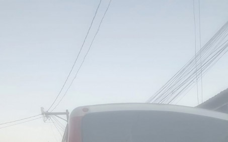 Linha de ônibus desaparecida tenta retornar... e para na rua, sem diesel