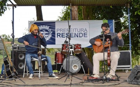 Sertanejo e Baile Charme são atrações da Feira Livre neste domingo
