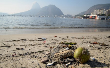 Inea informa que Praia de Botafogo está própria para banho, mas cariocas não se animam