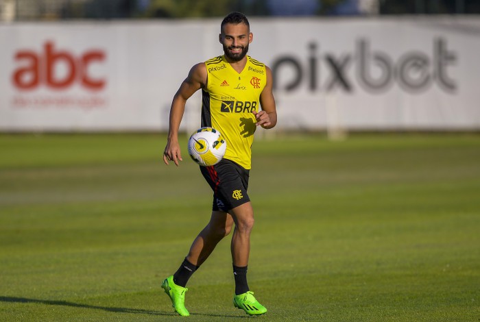 Thiago Maia herdará a vaga deixada por Willian Arão no meio-campo do Flamengo