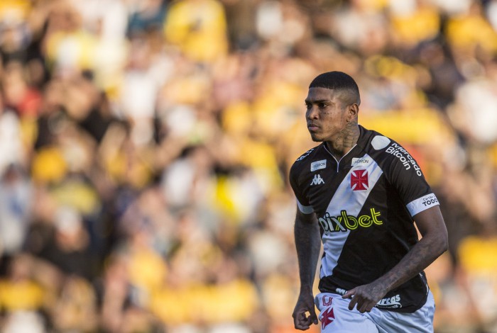 Raniel comemora seu gol na partida entre o Club de Regatas Vasco da Gama x Criciuma no Estadio Heriberto Hulse pelo Campeonato Brasileiro em 09 de julho de 2022. Foto: Daniel RAMALHO/CRVG