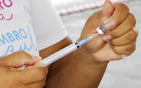 Nova Iguaçu aplica segunda dose de reforço em pessoas com mais de 30 anos