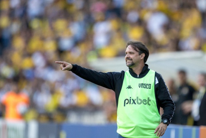 Técnico Maurício Souza no duelo entre Vasco e Criciúma